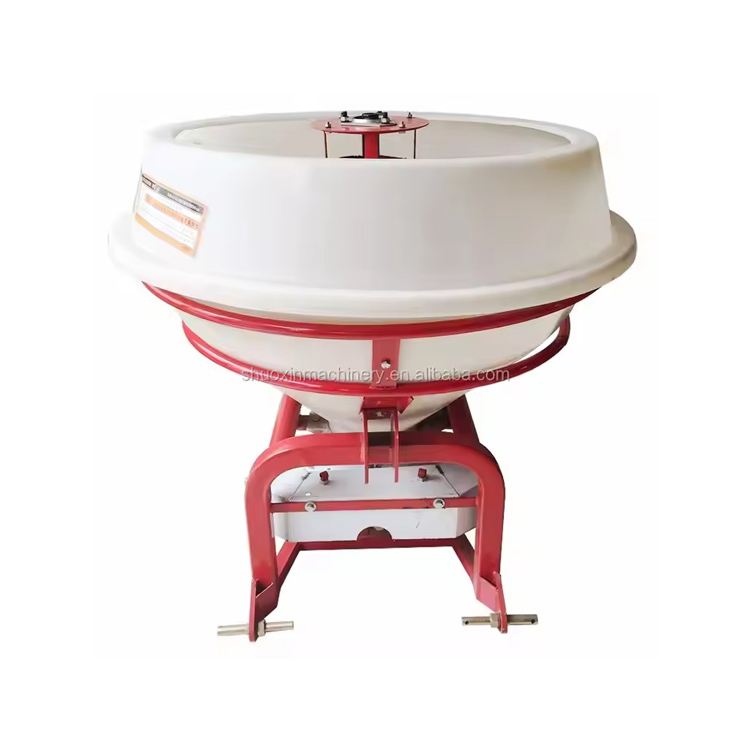 खेत में प्लास्टिक उर्वरक स्प्रेडर्स का अनुप्रयोग